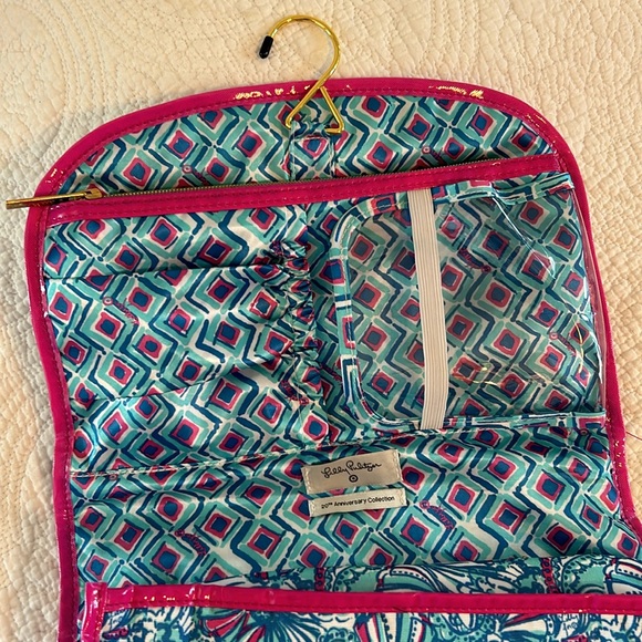 Lilly Pulitzer Travel Make Up Bag π - Picture 4 of 9